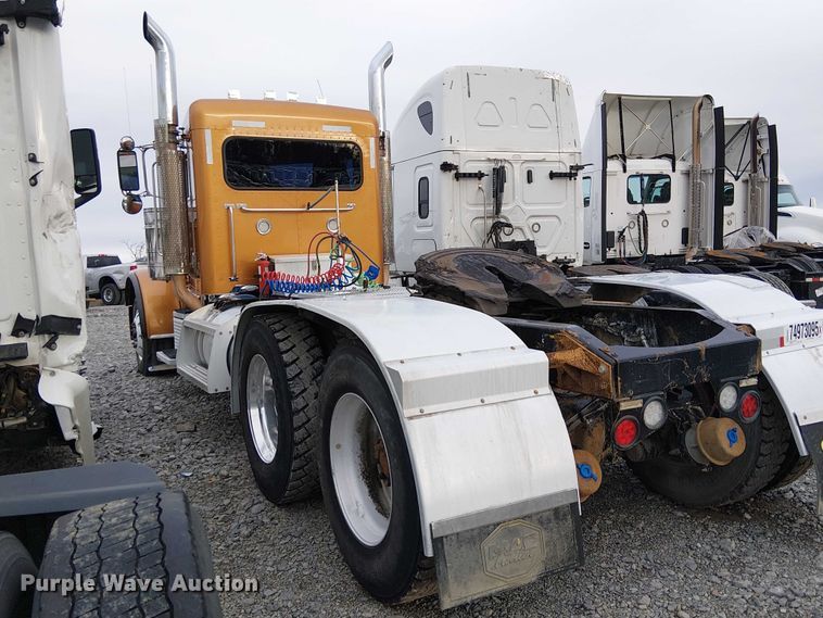 image for item YA2144 2018 Peterbilt 389 semi truck