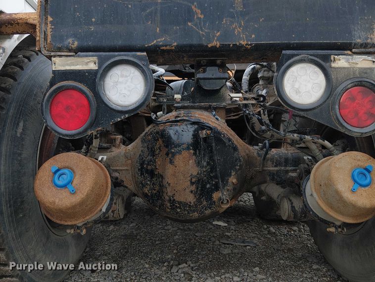 image for item YA2144 2018 Peterbilt 389 semi truck