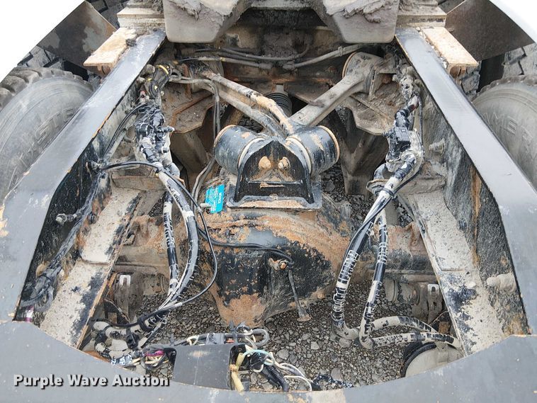 image for item YA2144 2018 Peterbilt 389 semi truck