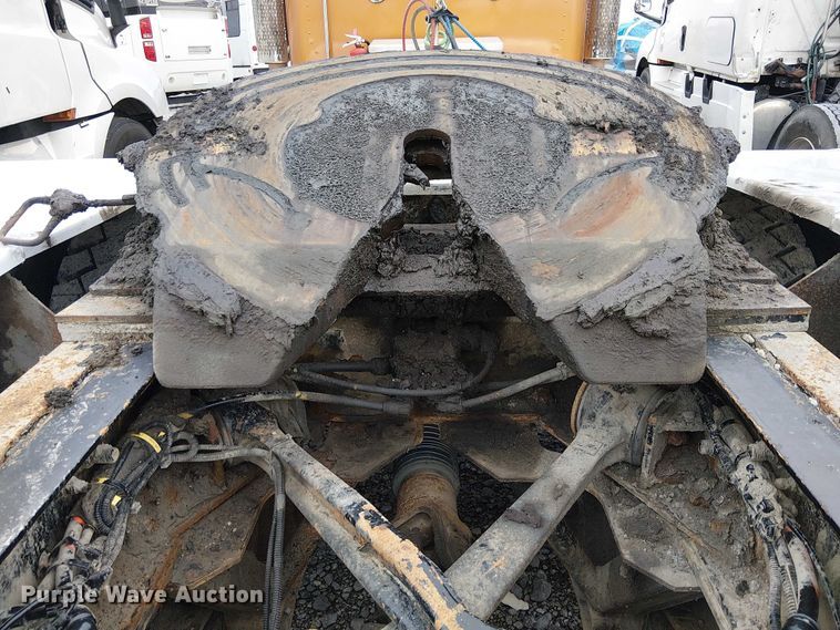 image for item YA2144 2018 Peterbilt 389 semi truck