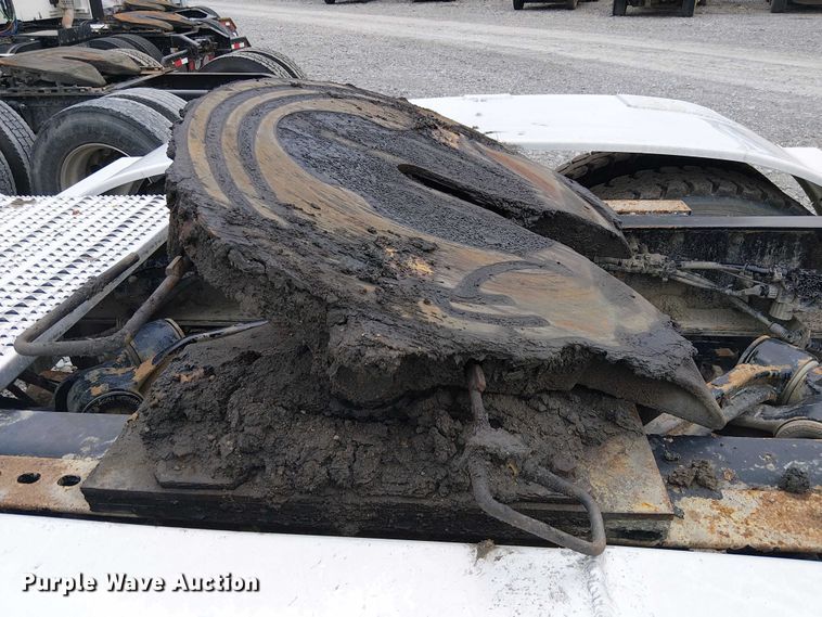 image for item YA2144 2018 Peterbilt 389 semi truck