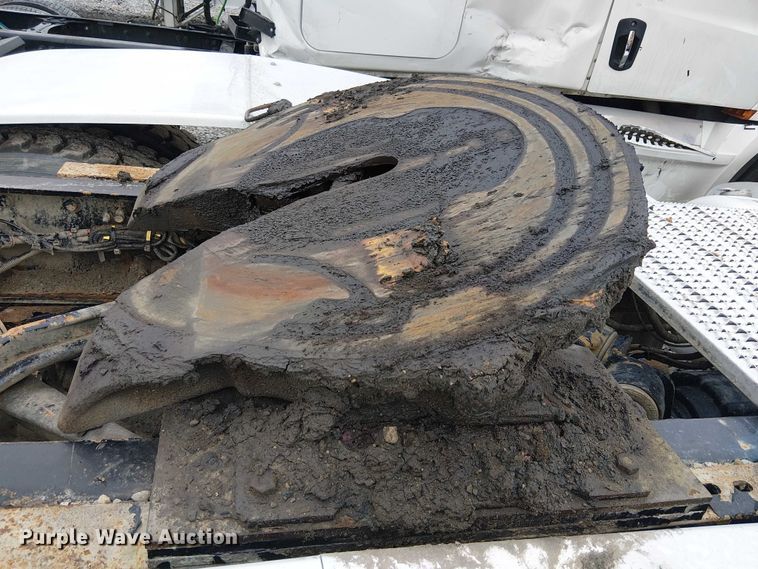 image for item YA2144 2018 Peterbilt 389 semi truck