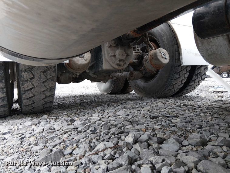 image for item YA2144 2018 Peterbilt 389 semi truck