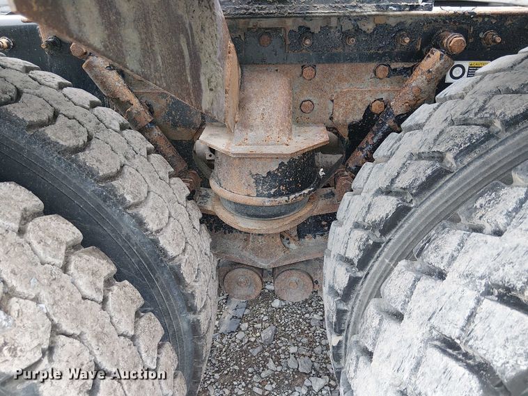 image for item YA2144 2018 Peterbilt 389 semi truck