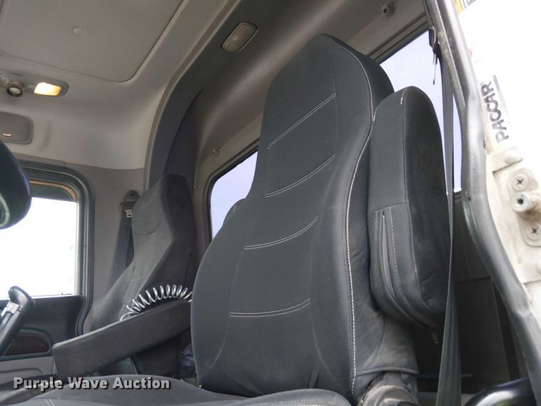 image for item YA2144 2018 Peterbilt 389 semi truck