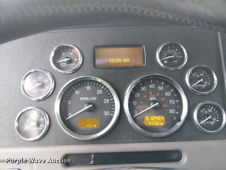 image for item YA2144 2018 Peterbilt 389 semi truck