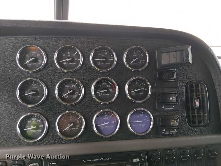 image for item YA2144 2018 Peterbilt 389 semi truck