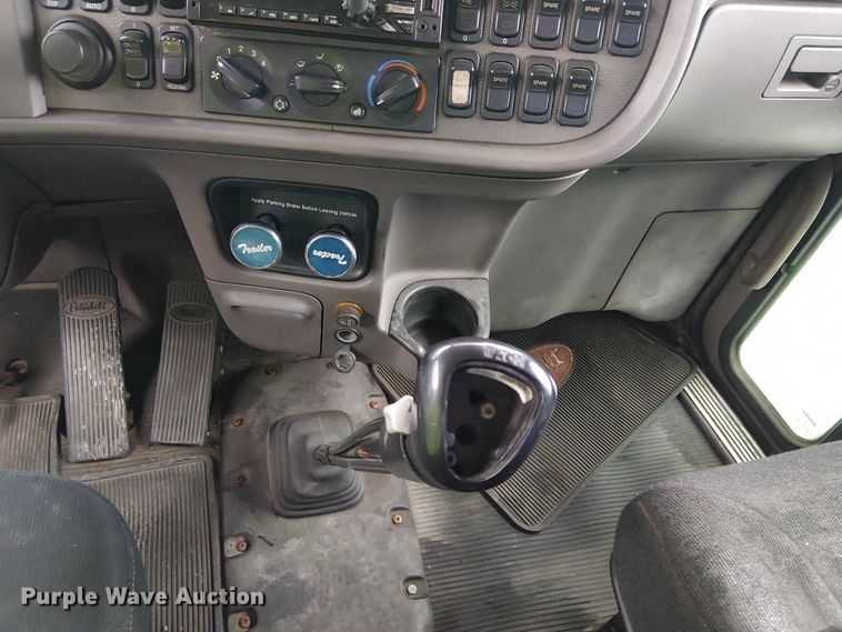 image for item YA2144 2018 Peterbilt 389 semi truck