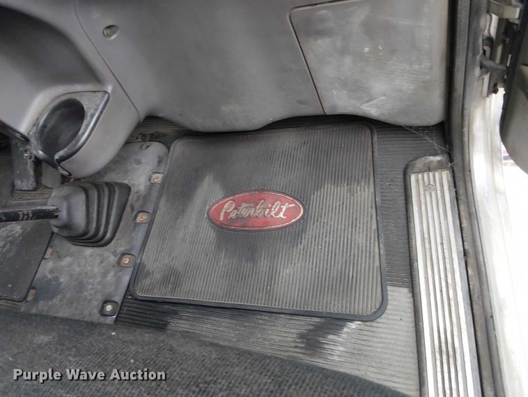 image for item YA2144 2018 Peterbilt 389 semi truck