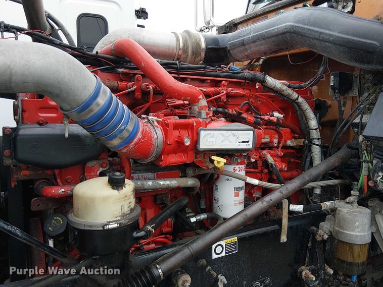 image for item YA2144 2018 Peterbilt 389 semi truck