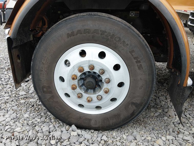 image for item YA2144 2018 Peterbilt 389 semi truck