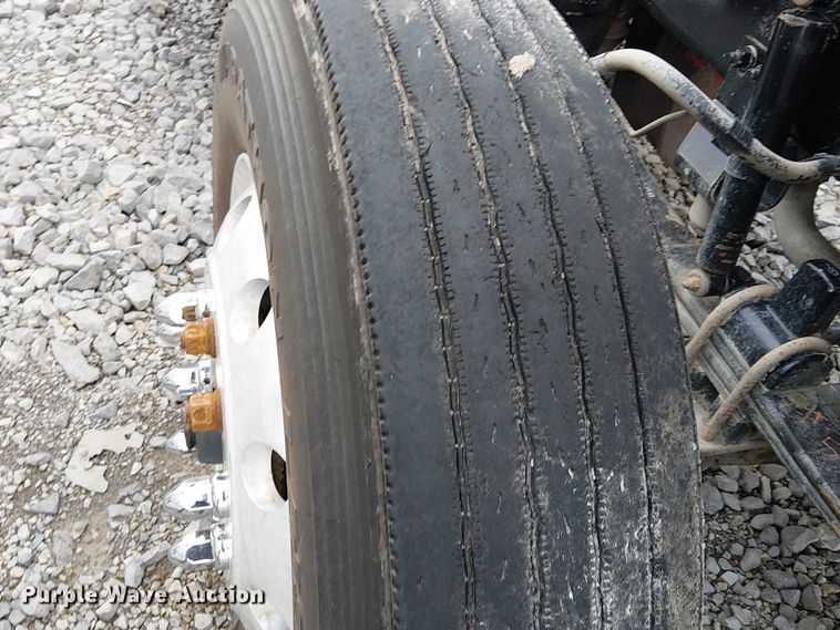 image for item YA2144 2018 Peterbilt 389 semi truck