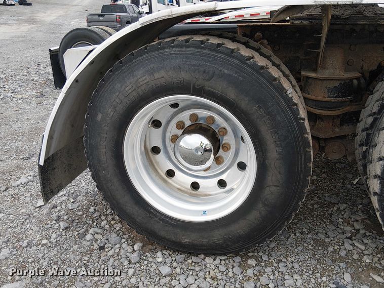 image for item YA2144 2018 Peterbilt 389 semi truck