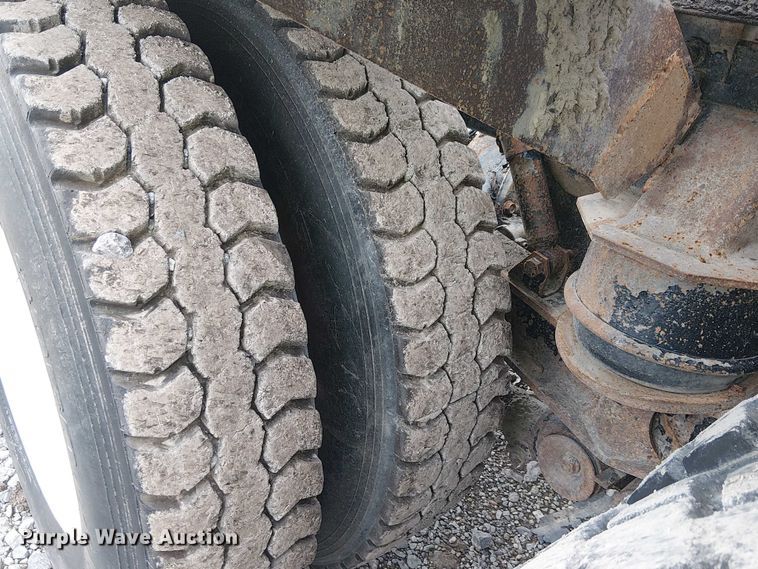 image for item YA2144 2018 Peterbilt 389 semi truck