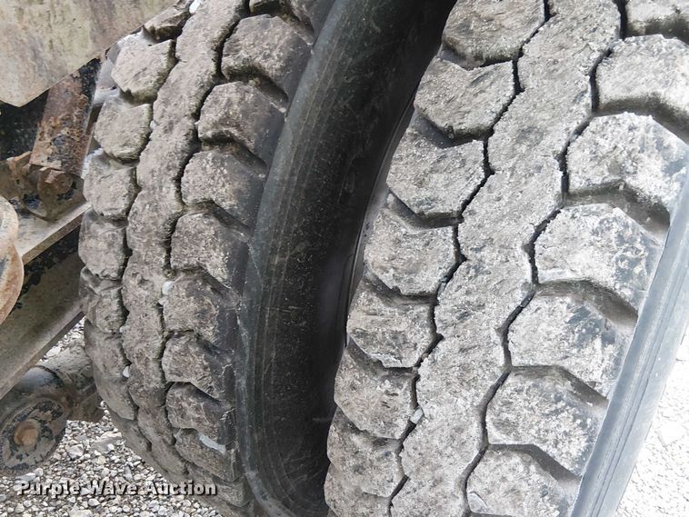 image for item YA2144 2018 Peterbilt 389 semi truck