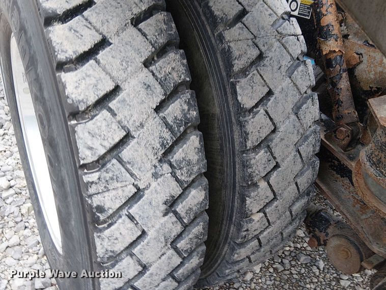 image for item YA2144 2018 Peterbilt 389 semi truck