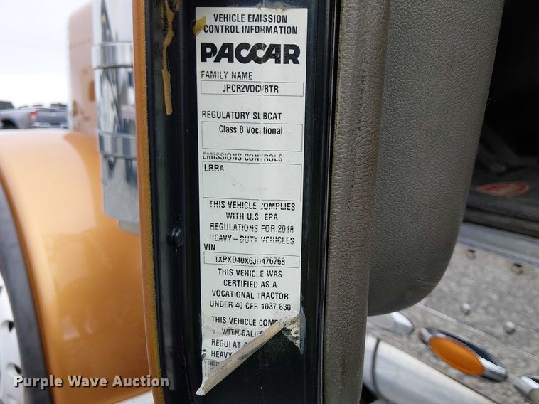 image for item YA2144 2018 Peterbilt 389 semi truck