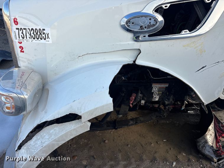 image for item YA2151 2025 Peterbilt 567 semi truck