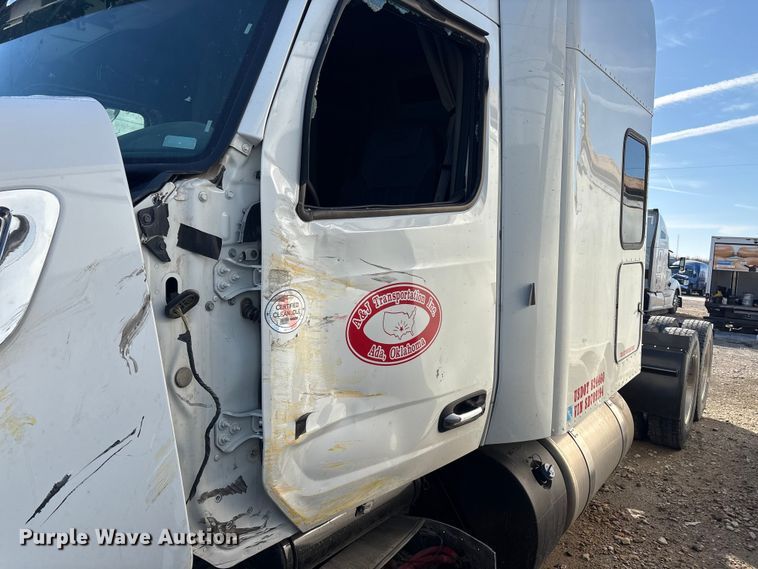 image for item YA2151 2025 Peterbilt 567 semi truck