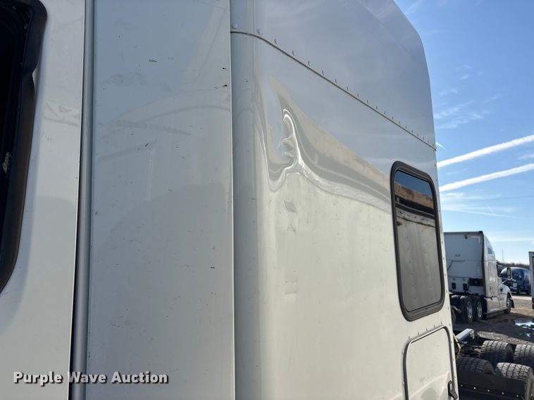 image for item YA2151 2025 Peterbilt 567 semi truck