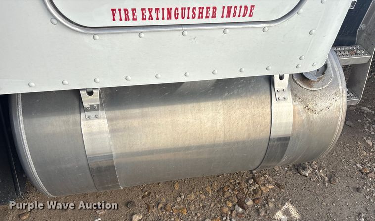 image for item YA2151 2025 Peterbilt 567 semi truck