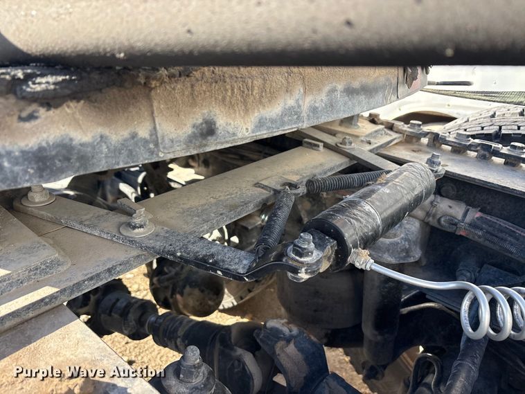 image for item YA2151 2025 Peterbilt 567 semi truck