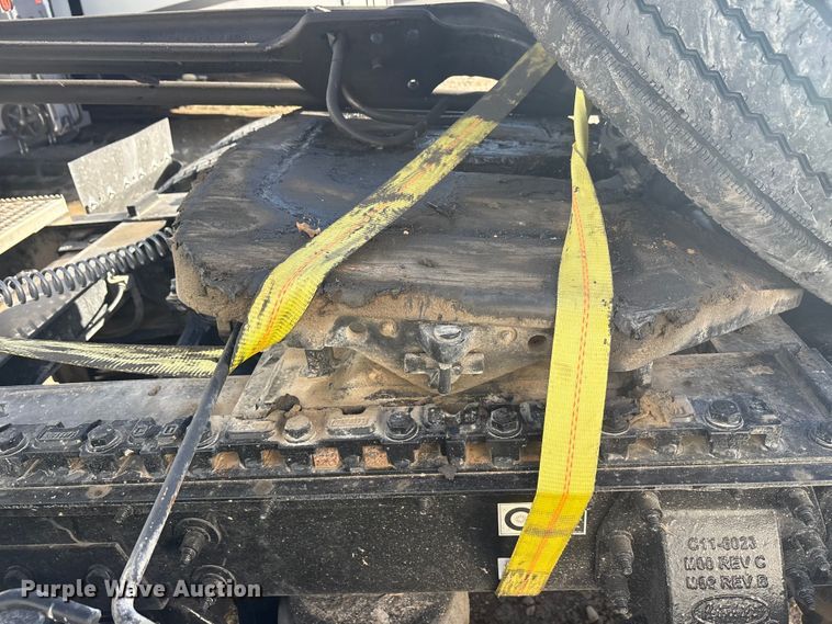 image for item YA2151 2025 Peterbilt 567 semi truck