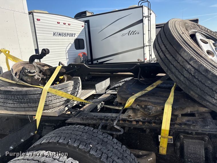 image for item YA2151 2025 Peterbilt 567 semi truck