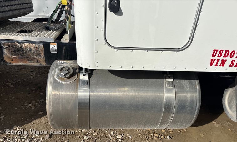 image for item YA2151 2025 Peterbilt 567 semi truck