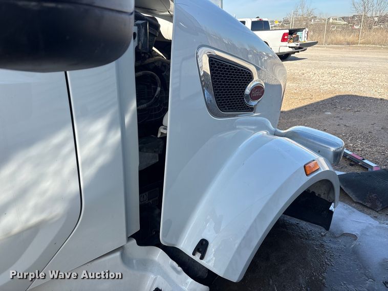 image for item YA2151 2025 Peterbilt 567 semi truck