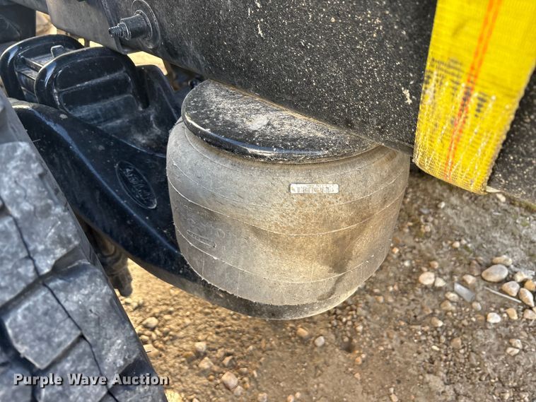 image for item YA2151 2025 Peterbilt 567 semi truck