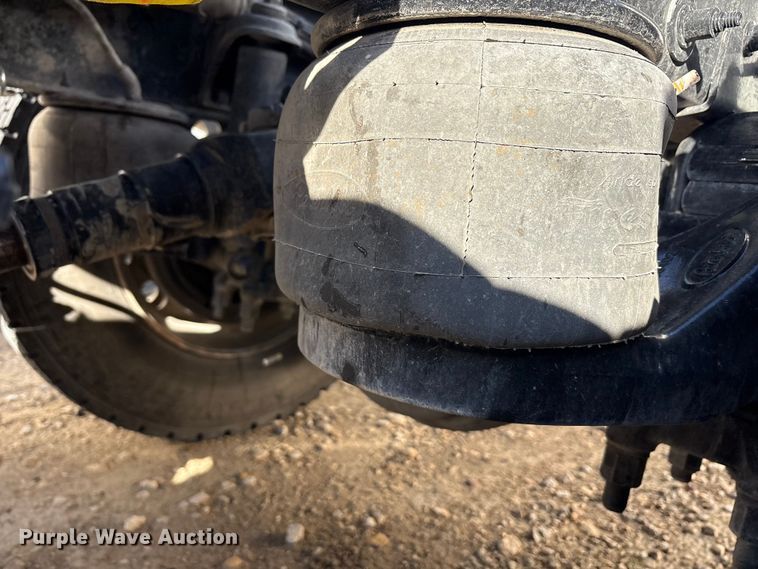 image for item YA2151 2025 Peterbilt 567 semi truck