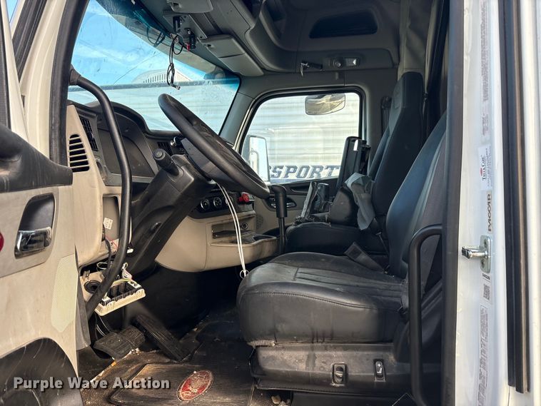 image for item YA2151 2025 Peterbilt 567 semi truck