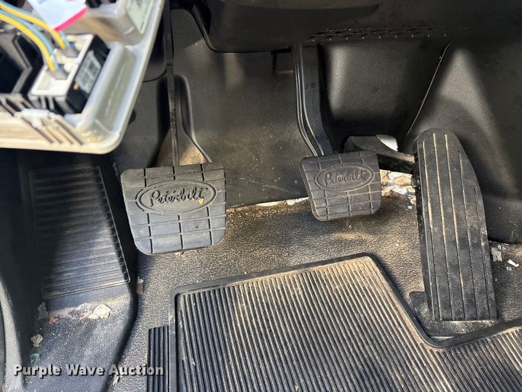 image for item YA2151 2025 Peterbilt 567 semi truck