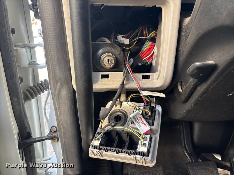 image for item YA2151 2025 Peterbilt 567 semi truck