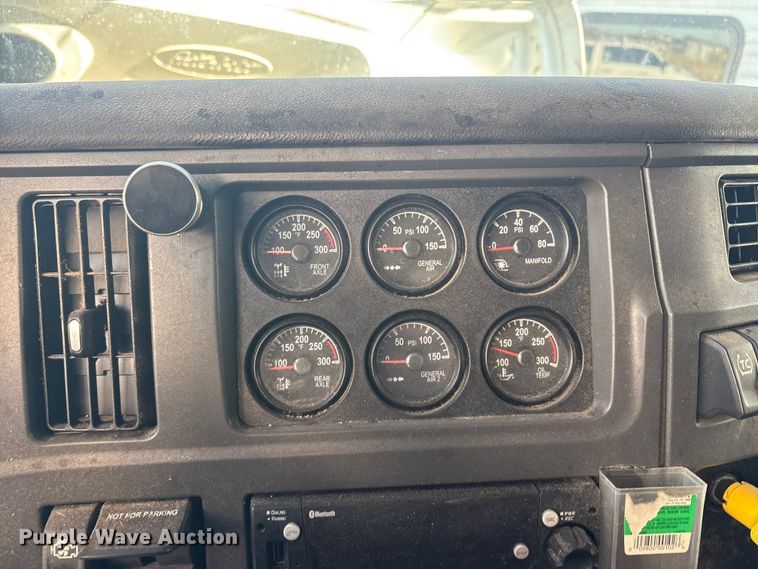 image for item YA2151 2025 Peterbilt 567 semi truck