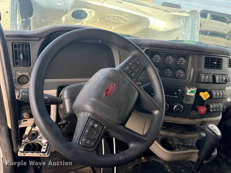 image for item YA2151 2025 Peterbilt 567 semi truck