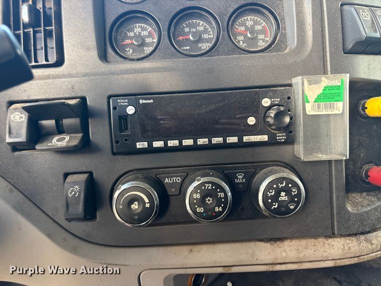 image for item YA2151 2025 Peterbilt 567 semi truck