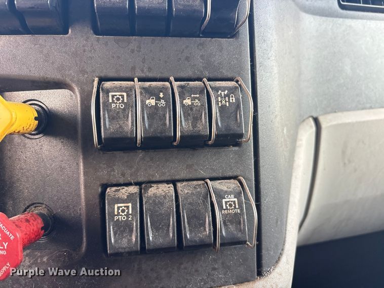 image for item YA2151 2025 Peterbilt 567 semi truck