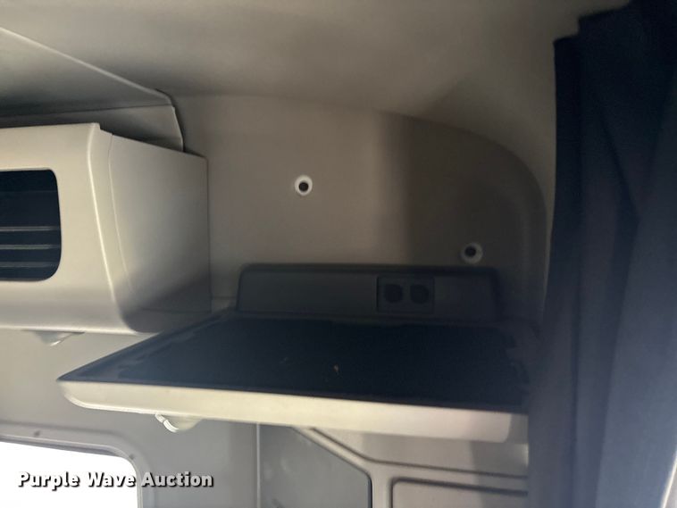 image for item YA2151 2025 Peterbilt 567 semi truck