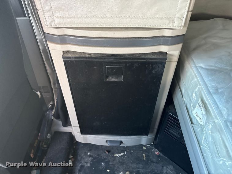 image for item YA2151 2025 Peterbilt 567 semi truck