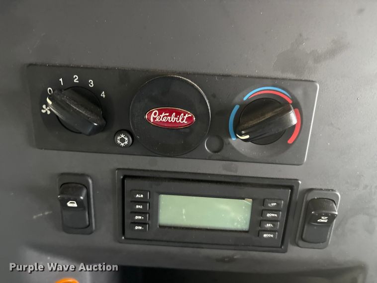 image for item YA2151 2025 Peterbilt 567 semi truck