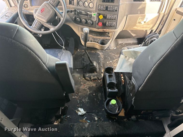 image for item YA2151 2025 Peterbilt 567 semi truck