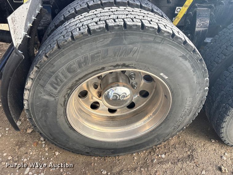 image for item YA2151 2025 Peterbilt 567 semi truck