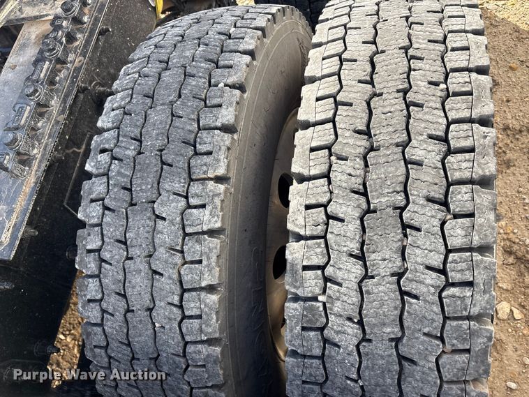 image for item YA2151 2025 Peterbilt 567 semi truck