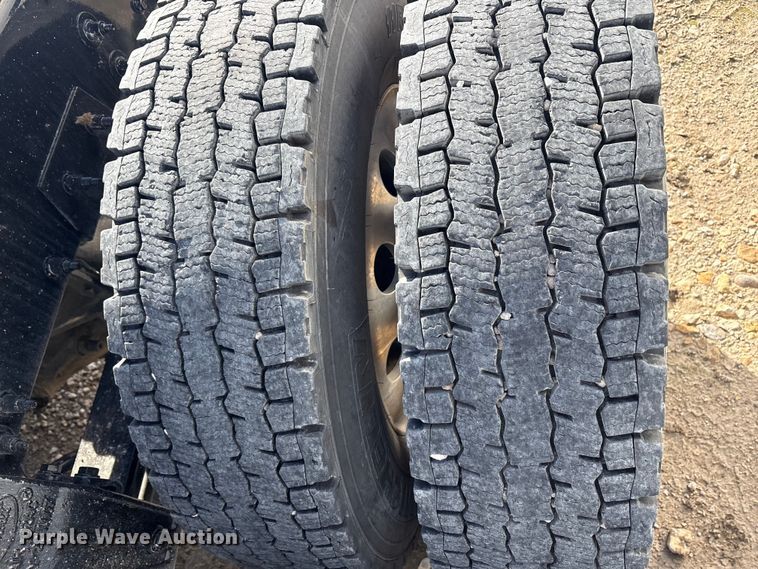 image for item YA2151 2025 Peterbilt 567 semi truck