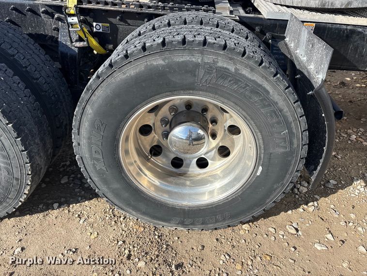 image for item YA2151 2025 Peterbilt 567 semi truck