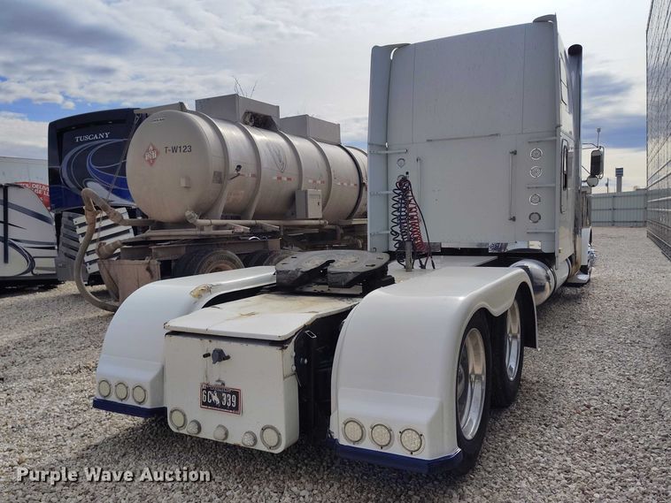 image for item YA2158 2005 Freightliner FLD semi truck