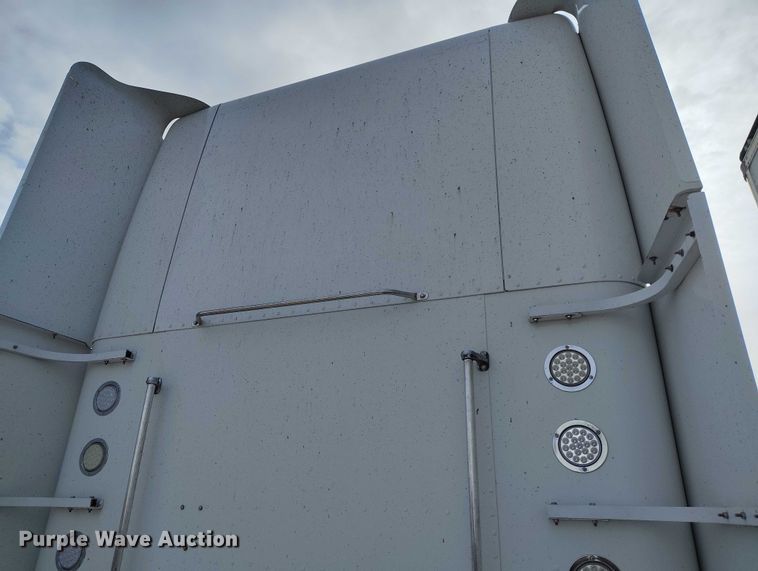 image for item YA2158 2005 Freightliner FLD semi truck