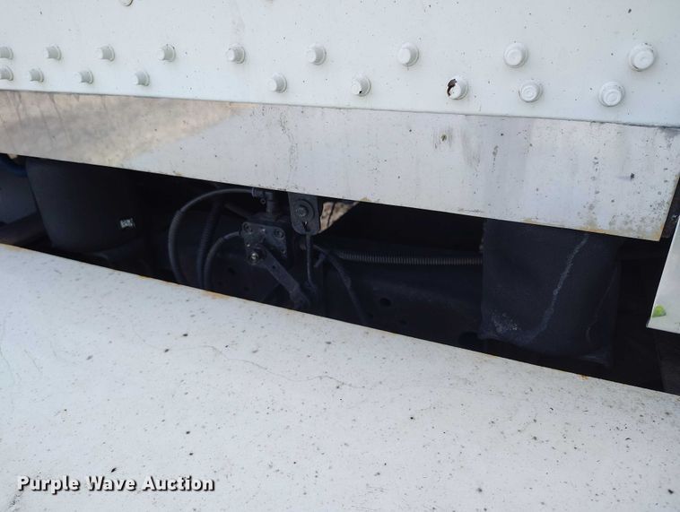 image for item YA2158 2005 Freightliner FLD semi truck